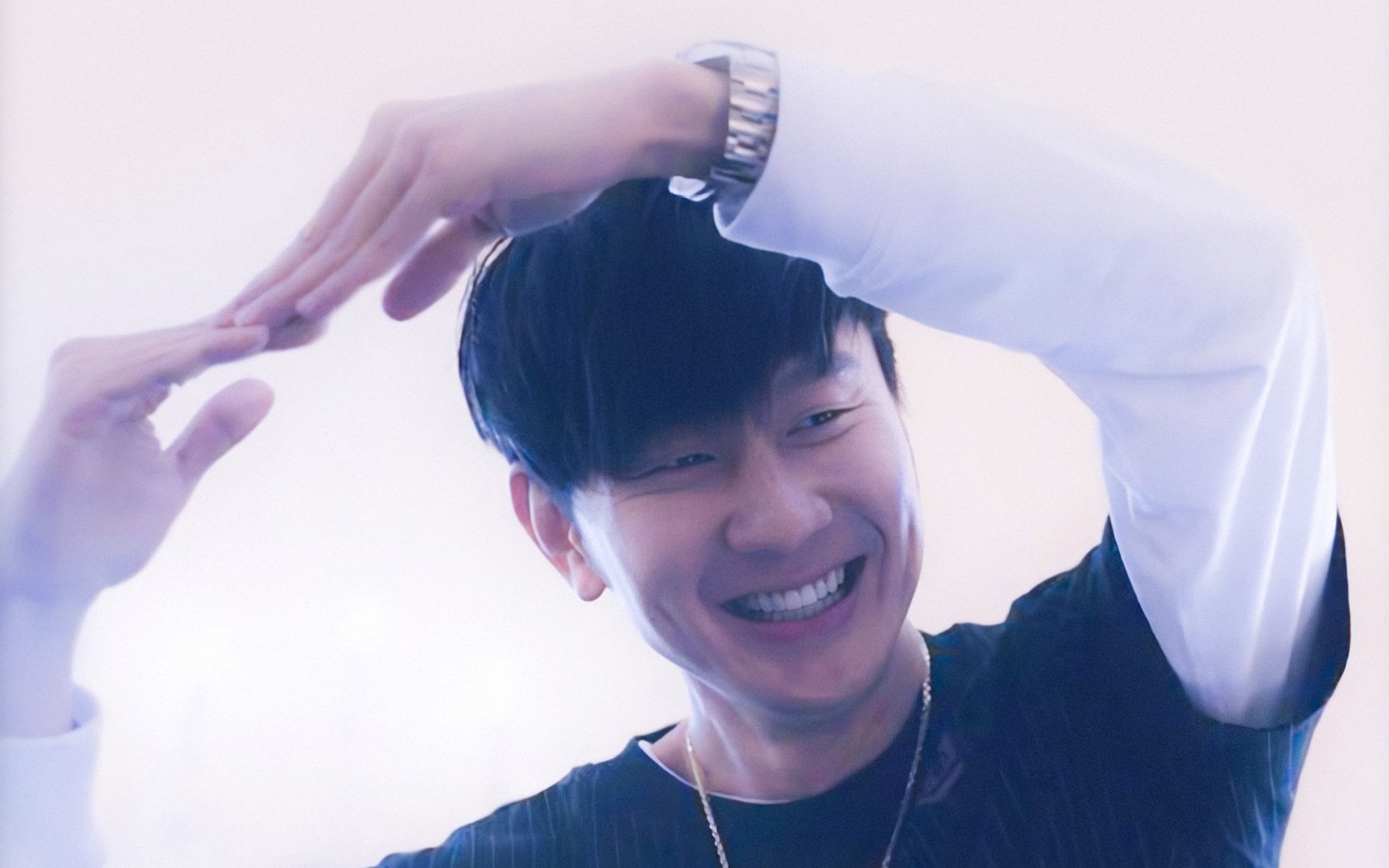 仰泳稳定推进吉尔吉斯斯坦晋级顺利，一个男生和你说话老是笑