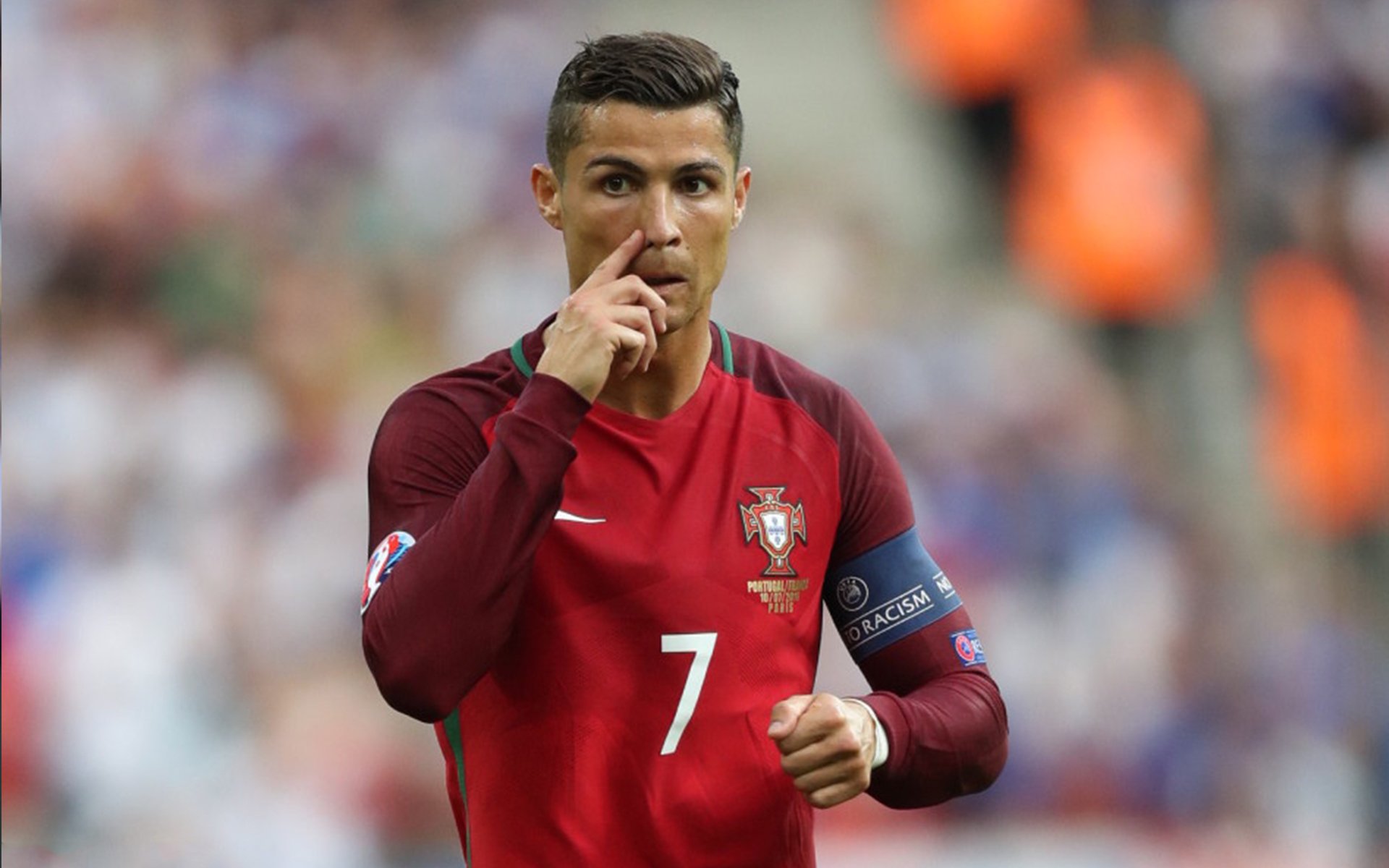 球迷创作主题画展登陆城市地标传播体育文化魅力与情怀，球迷简笔画